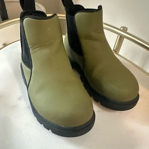 Native Kensington Boots - Toddler Size 9
